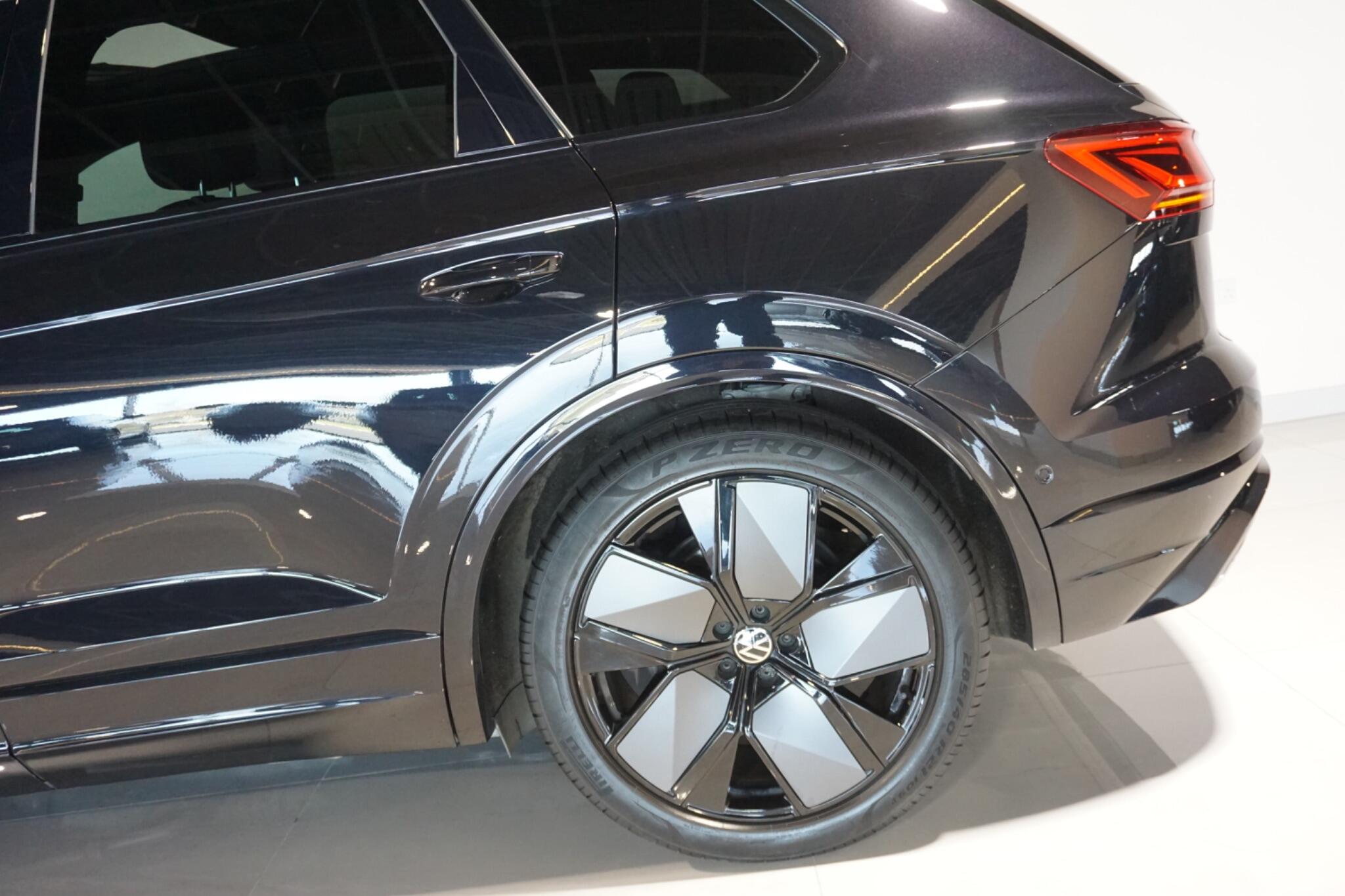 Volkswagen Touareg 3.0 TDI V6 Black Edition SUV 5dr Diesel Tiptronic 4Motion Euro 6 (s/s) (286 ps)